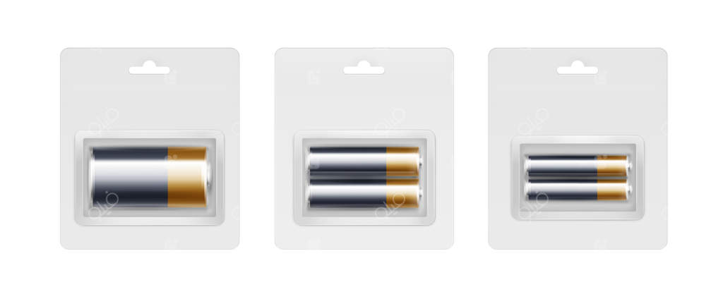 باتری‌های آلکالاین مشکی و زرد طلایی در بسته‌بندی شده