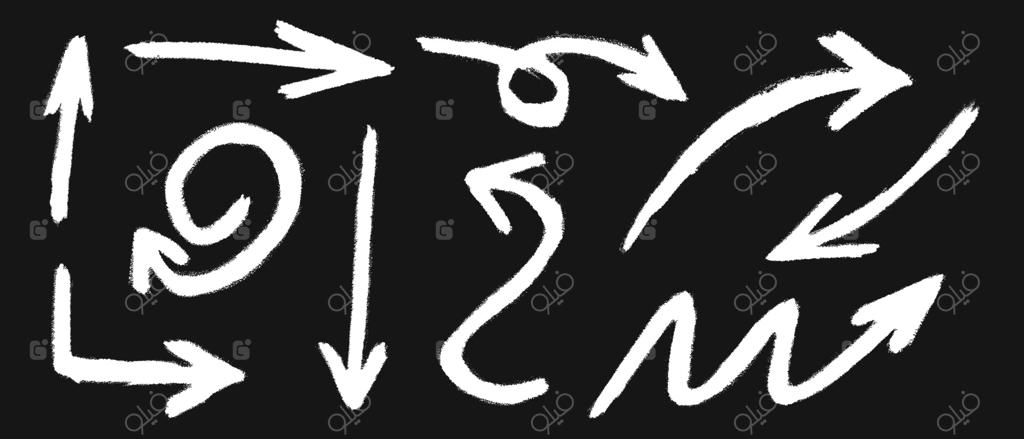 مجموعه‌ای از آیکون‌های فلش دستی با گچ سفید. نشانگرهای مدادی به سبک طراحی دستی. نشانه‌های جهت‌دار کشیده‌شده با گچ بر روی تخته سیاه مدرسه. تصویرسازی واقعی