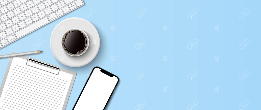 نمایش بالای فضای کار مینیمال، میز کار با کیبورد، تخته کلیپ و فنجان قهوه روی زمینه آبی