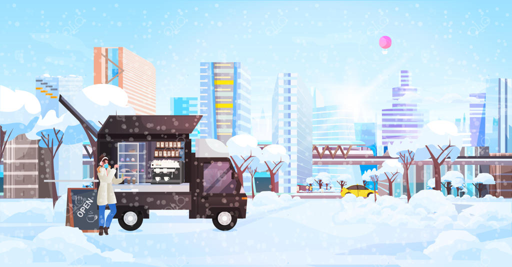 فروشنده با ماسک در کنار مینی‌بوس بازار غذا با کاپ‌کیک و قهوه در پارک شهری ایستاده است