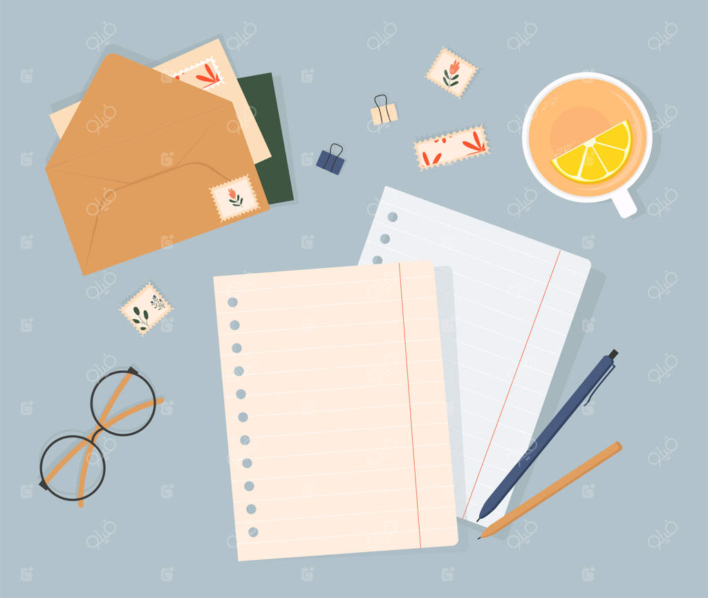 نامه‌ها با پاکت‌ها و تمبرها روی میز، آماده ارسال، برنامه‌ریزی و نامه‌های عاشقانه