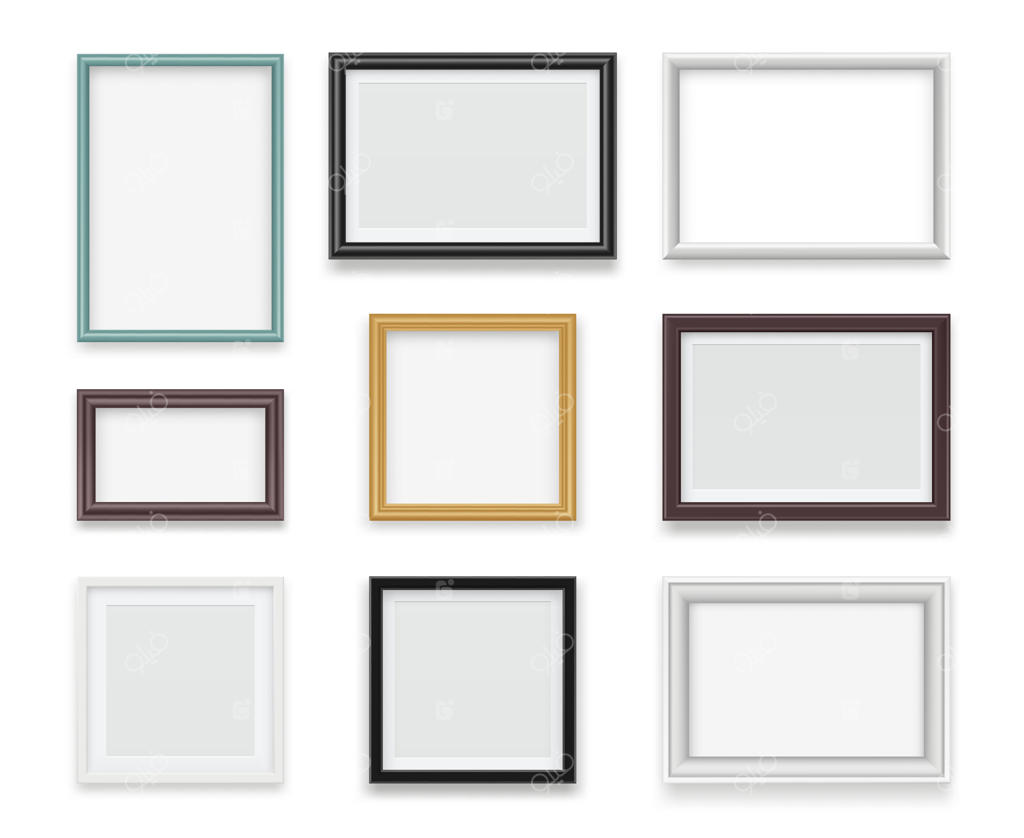 قاب‌های قدیمی: تابلوهای چوبی نقاشی و تخته‌های خالی برای نمایشگاه واقعی