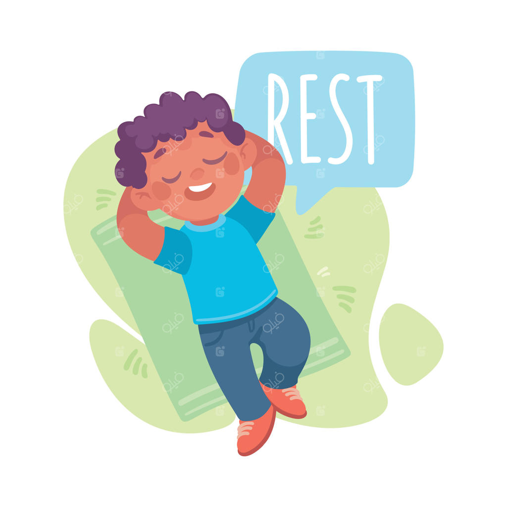 پسر بچه‌ای که روی چمن سبز دراز کشیده و در حال یادگیری واژگان فعالیت با کودک کوچکی است