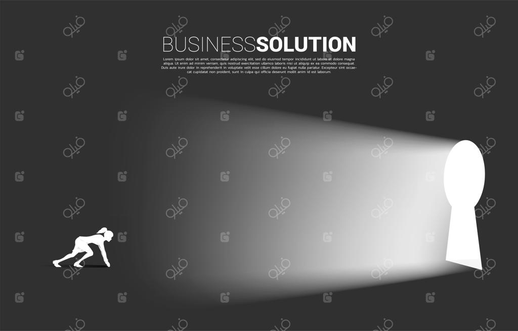 سایه زن تاجر آماده دویدن به سوی درِ با شکل کلید.