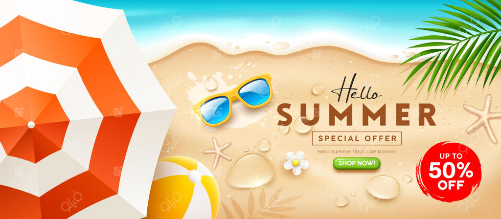 فروش ویژه تابستان: طراحی بنر با چتر و توپ ساحلی، عینک آفتابی، قطره آب و برگ نارگیل در پس‌زمینه ساحل شنی