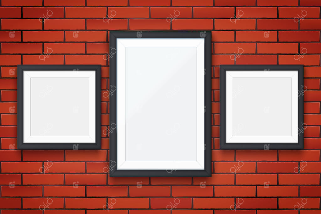 دیوار آجری قرمز با چهار قاب عکس مدرن و مربع شکل.