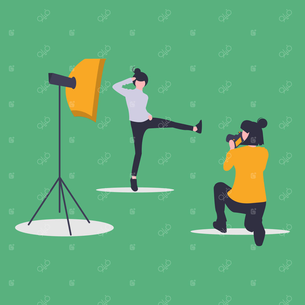 زنی در حال عکاسی با دوربین