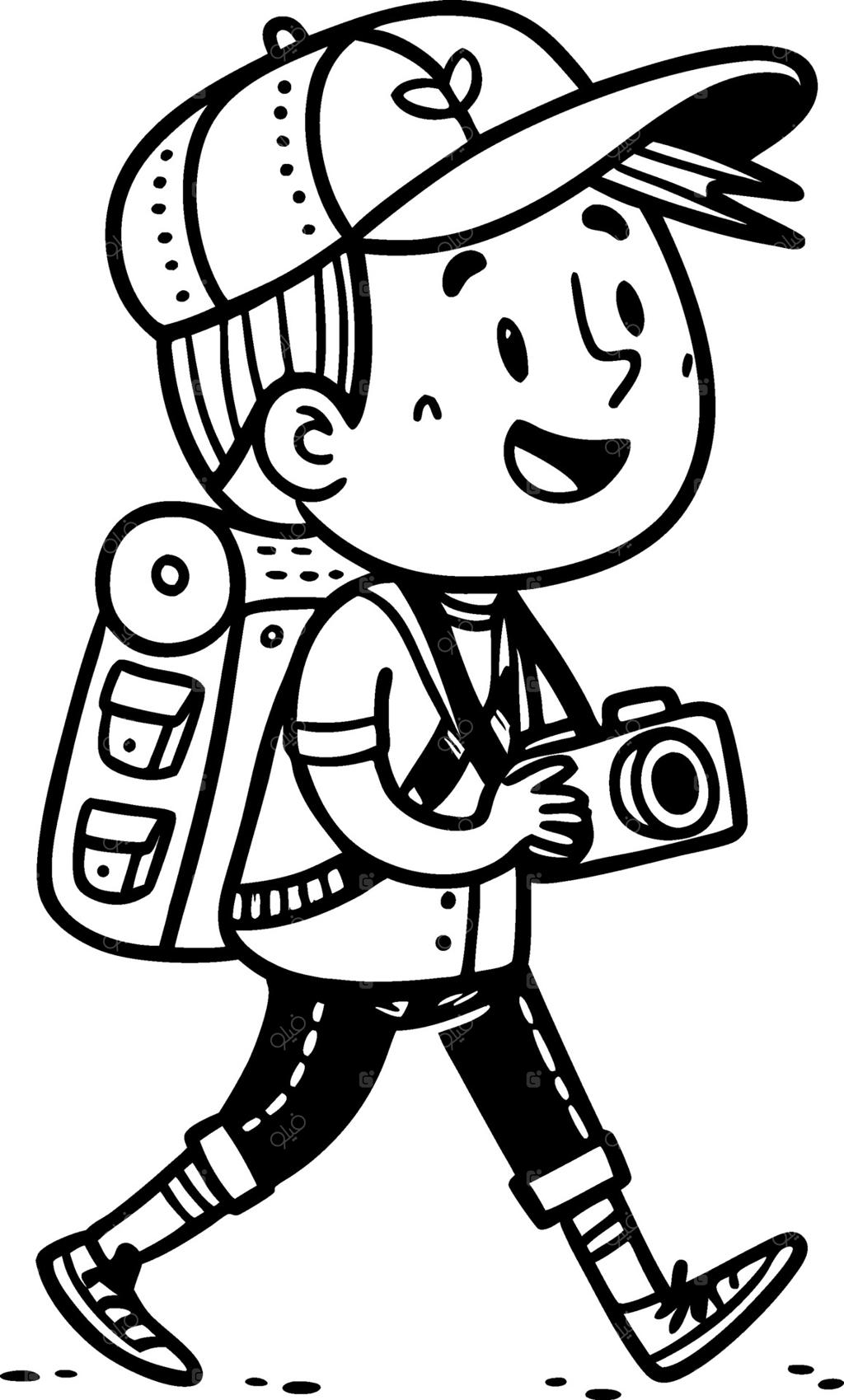 کودک ماجراجوی شاد با دوربین و کوله‌پشتی در حال کاوش در طبیعت