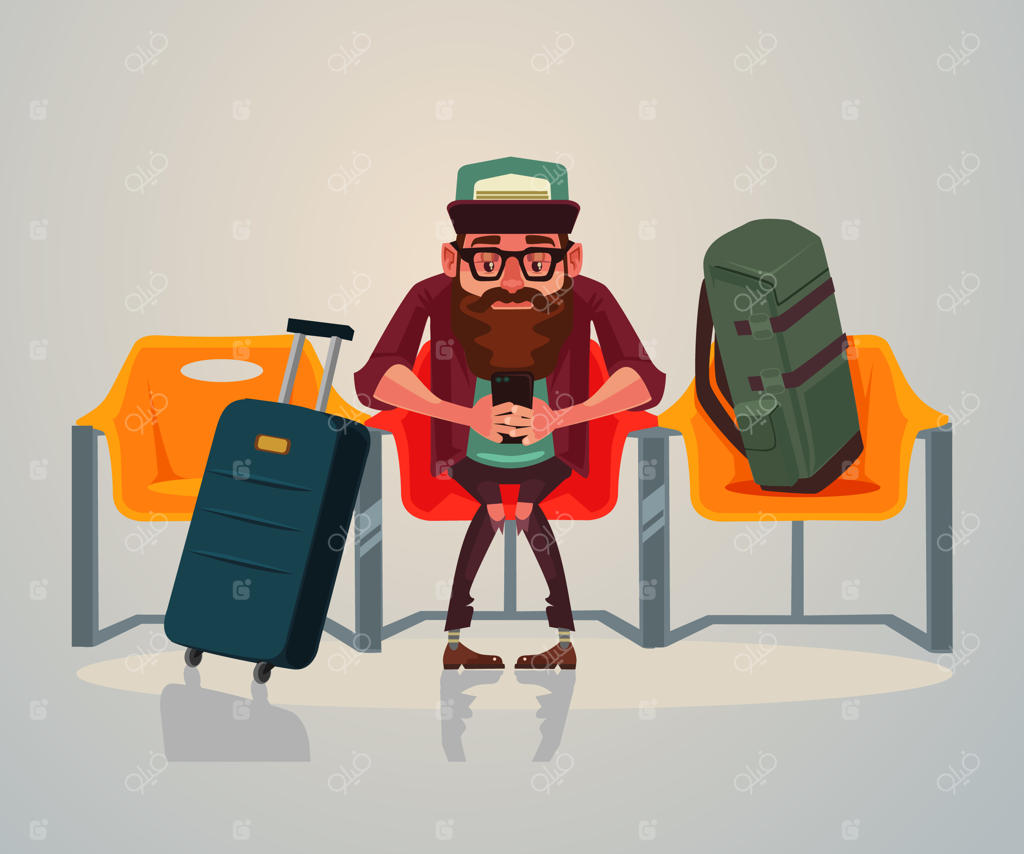 مرد توریست خوشحال در سالن انتظار ایستگاه در حال استراحت و استفاده از اینترنت تلفن همراه.