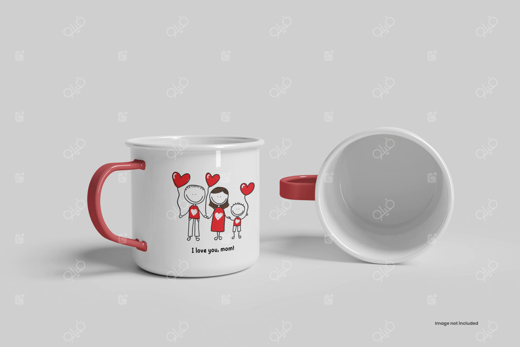 موکاپ لایه باز ماگ سفید با طرح قرمز و مشکی خانواده و متن دوستت دارم مادر