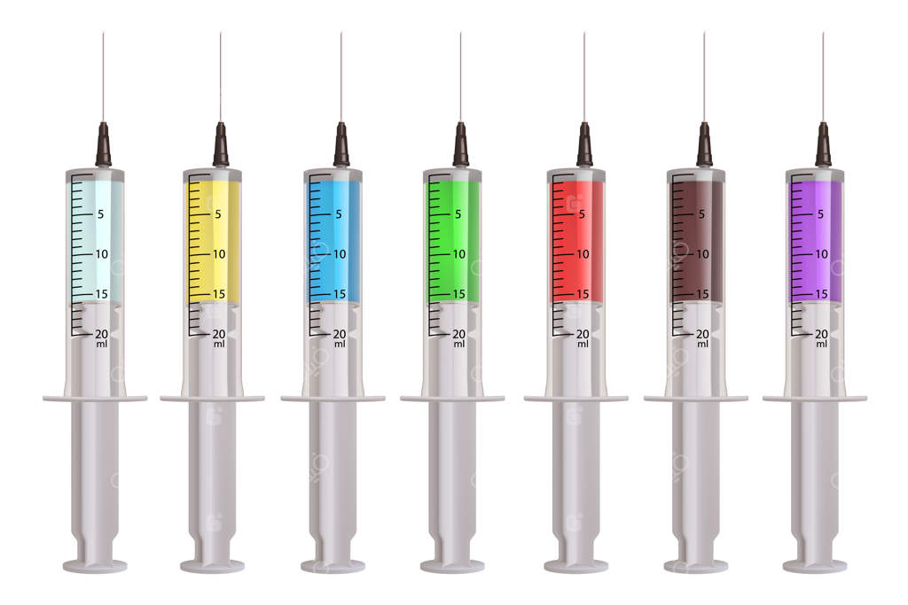 سرنگ شفاف روی زمینه سفید