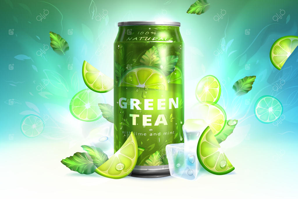 قوطی آلومینیومی واقعی چای سرد (آیس‌تی) در پس‌زمینه‌ای باطراوت همراه با تکه‌های یخ، لیمو و برگ‌های سبز؛ قالب بنر تبلیغاتی