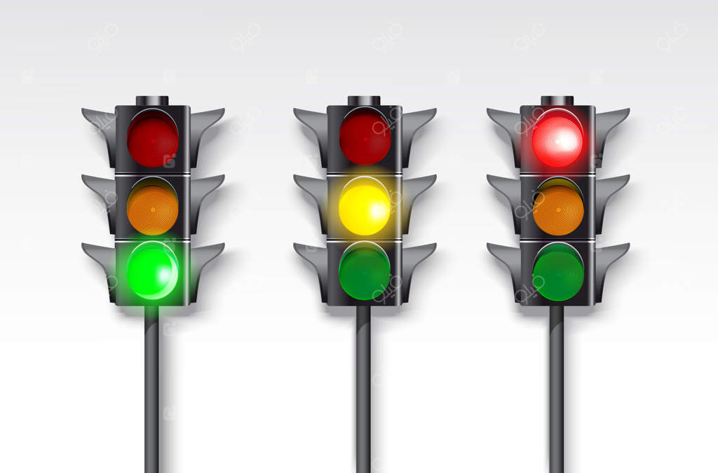 مجموعه چراغ‌های راهنمایی روی پس‌زمینه سفید: روشن به رنگ‌های سبز، قرمز و سبز.