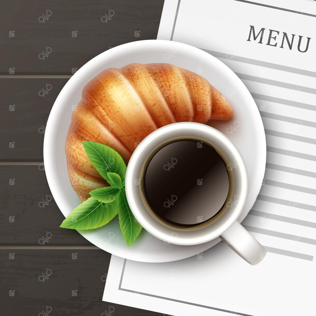 کروسان تازه و ترد فرانسوی همراه با فنجان قهوه، بشقاب و منو از نمای بالا روی میز چوبی