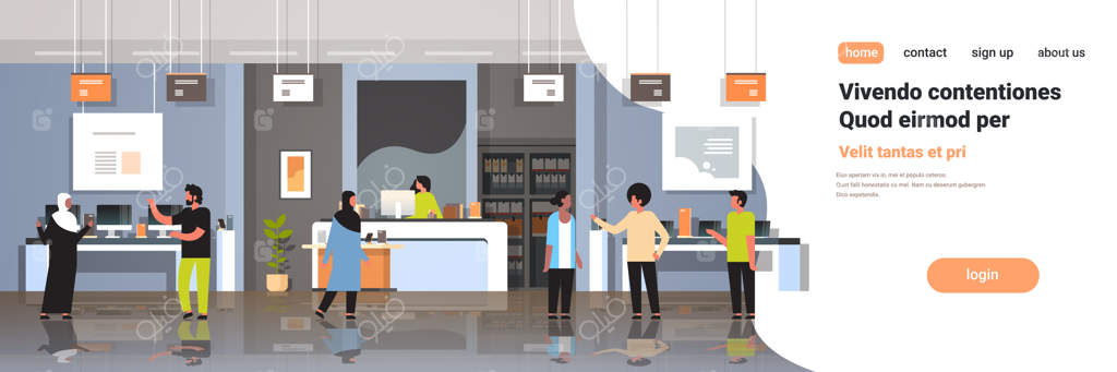 مشتریان چند نژادی در فروشگاه مدرن فناوری در حال انتخاب گجت‌های دیجیتال مثل لپ‌تاپ و گوشی هوشمند هستند.