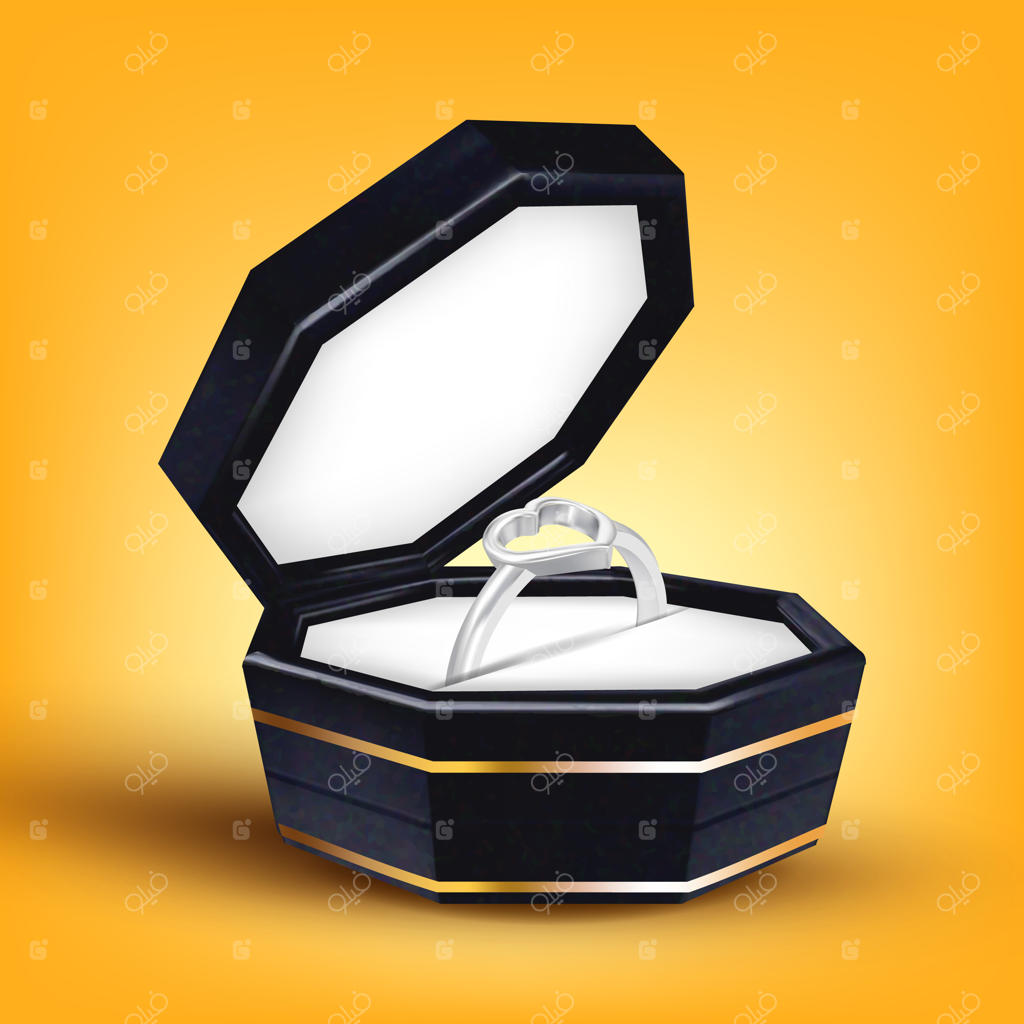 حلقه نقره به شکل قلب در جعبه