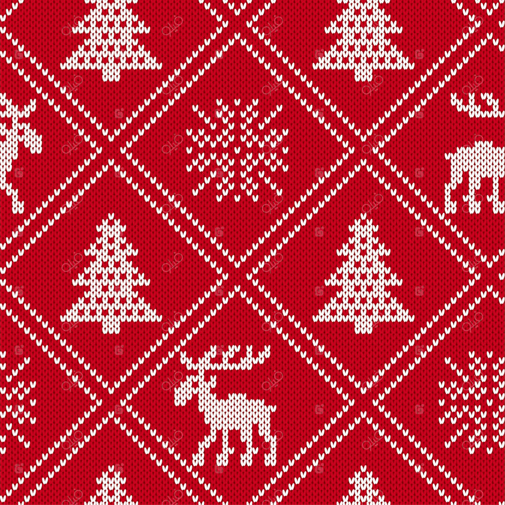 تزئینات کریسمسی بافتنی با طرح گوزن و درختان کریسمس.