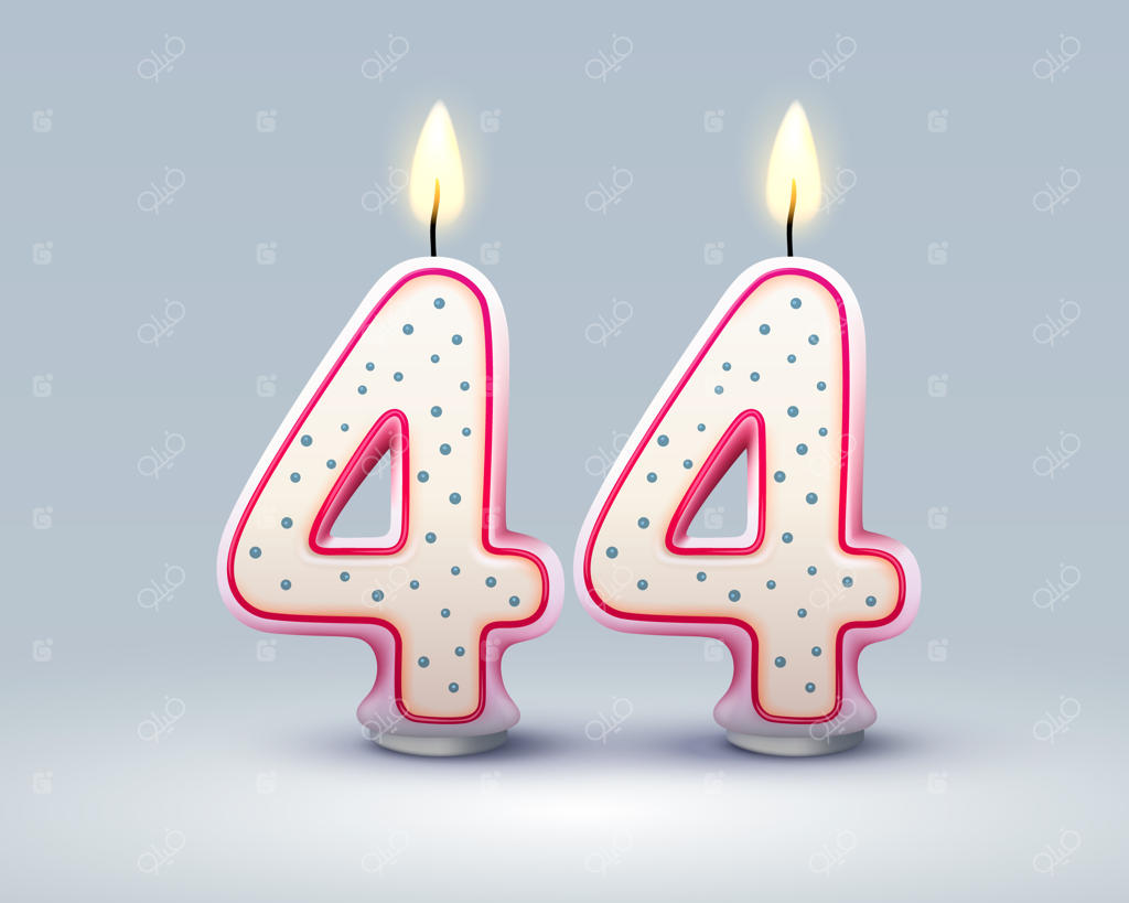 سالگرد تولد 44 سالگی با شمع‌های تولدی به شکل اعداد وکتور مبارک!