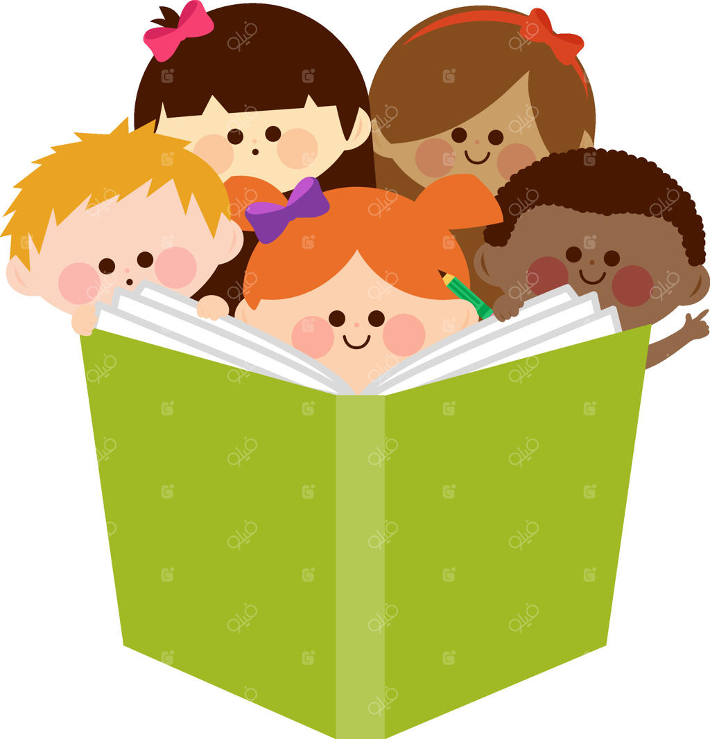 گروه شاد و متنوعی از کودکان در حال خواندن یک کتاب بزرگ با هم؛ بچه‌های بامزه دختر و پسر در مهدکودک یا دبستان مشغول داستان‌خوانی و انجام تکالیف