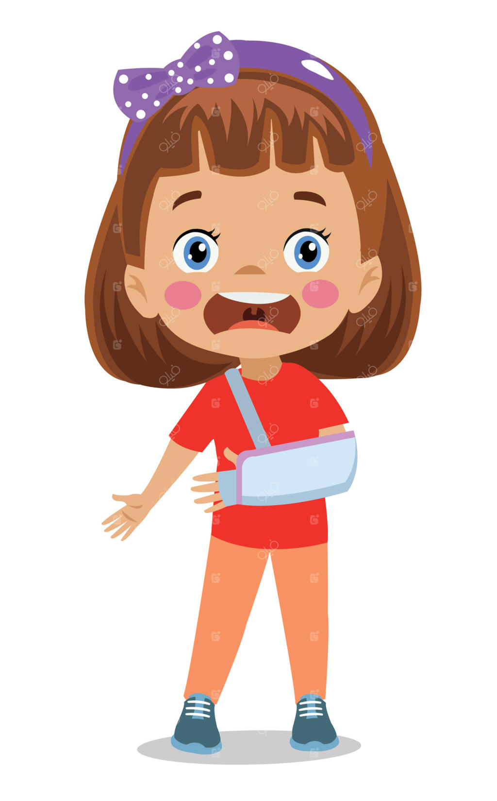 کودک غمگین با دست شکسته