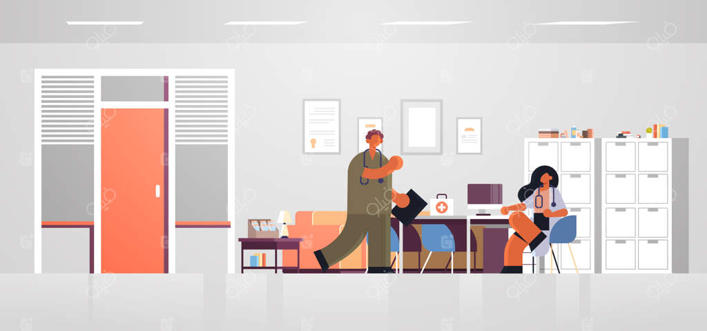 پرستار مرد و پزشک زن در حال گفتگو در دفتر کار بیمارستان مدرن