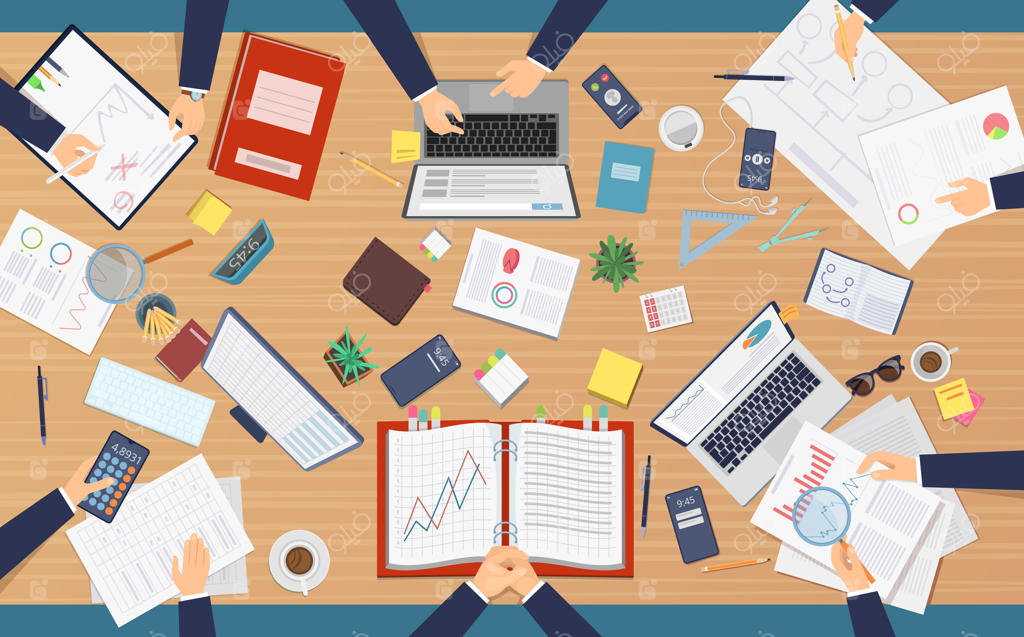 دیدار از بالا: کارآفرینان حرفه‌ای در حال کار با اسناد و بررسی مدارک با لپ‌تاپ و نوشتن برنامه‌ها در جلسه