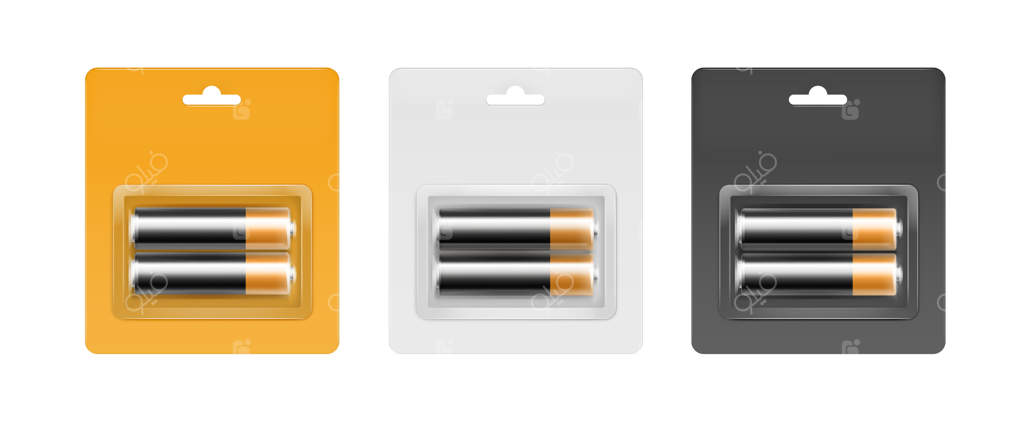 مجموعه‌ای از باتری‌های قلمی قلیایی مشکی و طلایی براق بسته‌بندی شده برای برندینگ، زمینه سفید