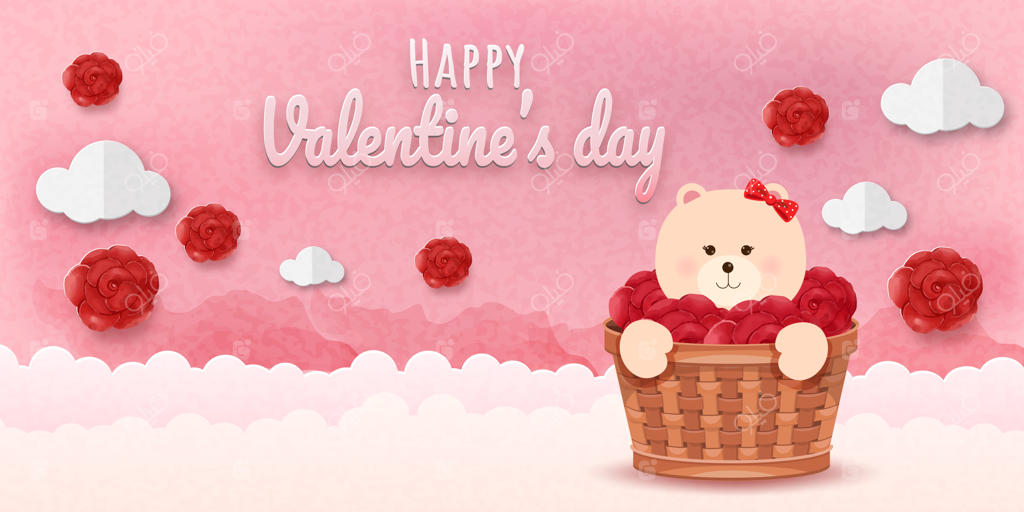 خرس در سبدی با گل‌های سرخ