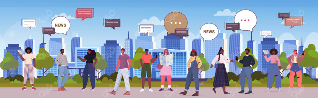 مردم در حال خواندن روزنامه و گفت‌وگو درباره اخبار روز - مفهوم ارتباط حباب گفت‌وگو: مردان و زنان مختلف در پارک شهری قدم می‌زنند - تصویر افقی