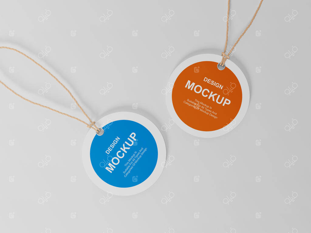 موکاپ تگ‌های آویزان با پس‌زمینه سفید