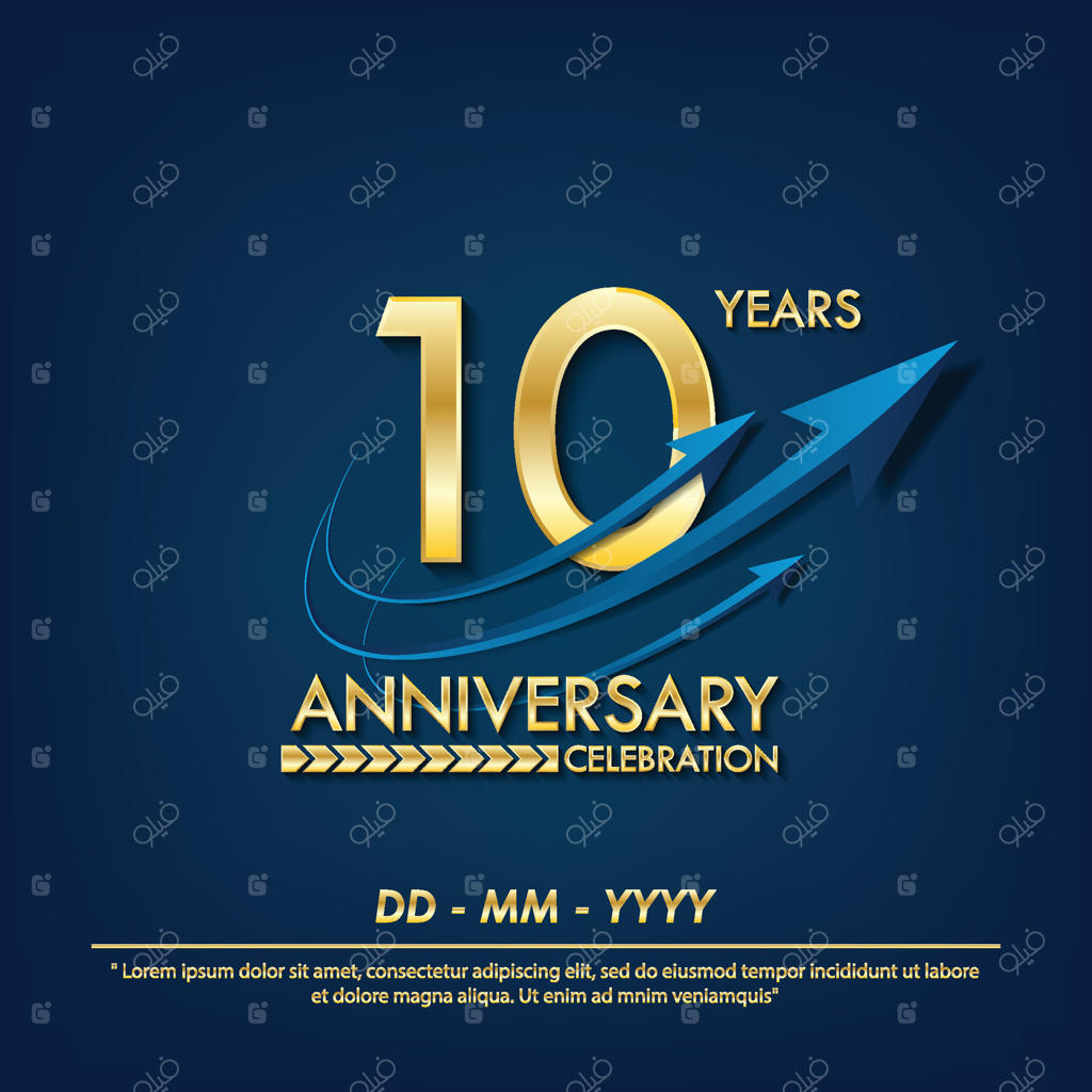 نماد جشن دهمین سالگرد: لوگوی سالگرد طلایی شیک با روبان‌های فلش آبی بر روی پس‌زمینه‌ی آبی.