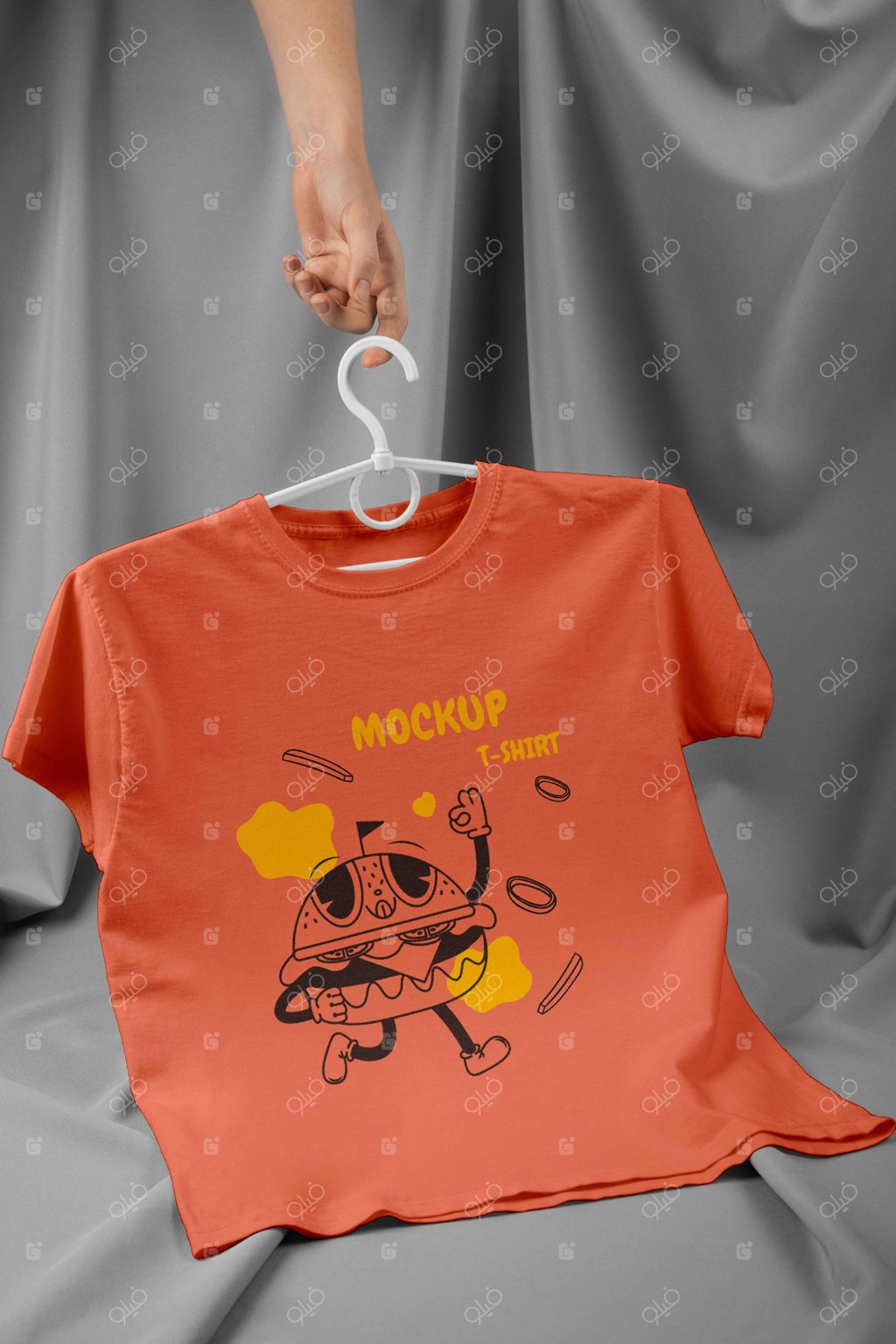 موکاپ لوگو روی تی‌شرت با افکت نقطه‌پردازی