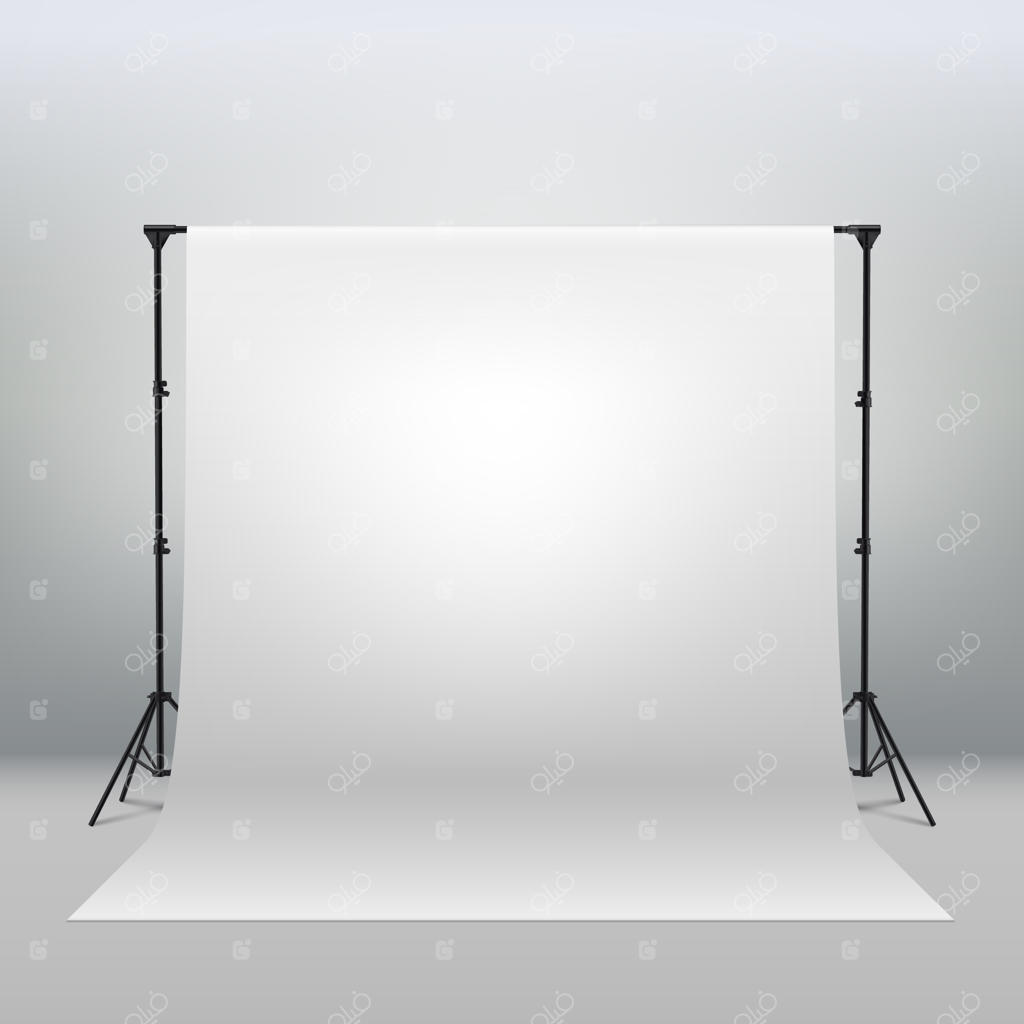پرده و پس‌زمینه سفید عکاسی برای فوتوبوث، ضبط ویدئو و جشن‌ها؛ فضای داخلی استودیو حرفه‌ای همراه با سه‌پایه و پایه‌های نگهدارنده
