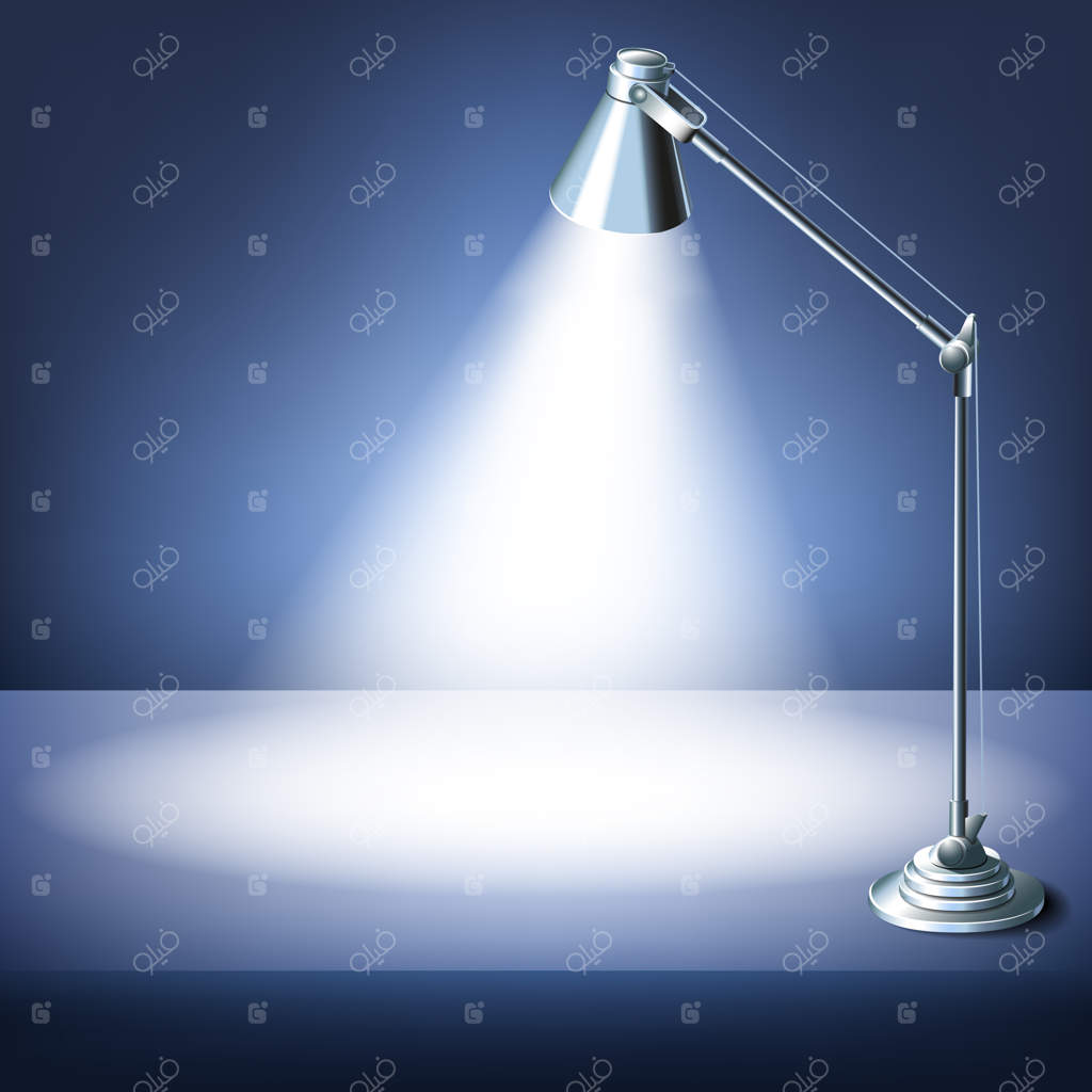 میز کار واقعی با چراغ مطالعه.