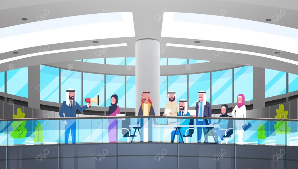 رئیس تاجر عرب با بلندگو اعلامیه‌ای برای همکاران در جلسه تیمی تجار مسلمان در دفتر مدرن