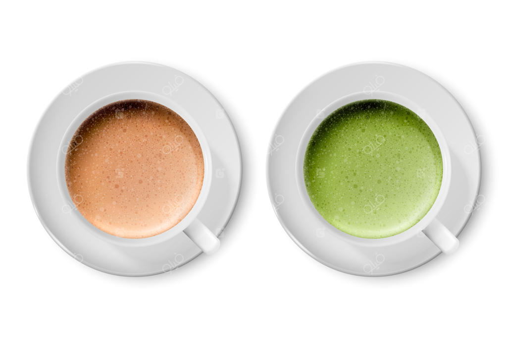 نمای نزدیک از مجموعه فنجان و نعلبکی سرامیکی سه‌بعدی سفید واقع‌گرایانه - طرح‌های کاپوچینو، موکا، و ماچا با فوم شیر قهوه‌ای و سبز