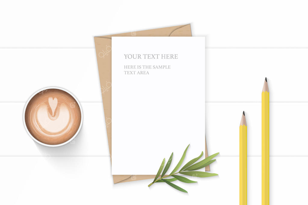 کاغذ سفید با قهوه و برگ ترخون روی زمینه چوبی