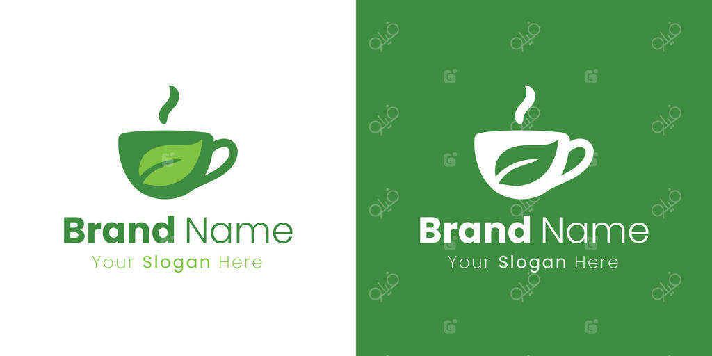 یک فنجان چای سبز با برگ درون آن و دودی که بالا می‌رود نماد یک نوشیدنی طبیعی و تازه