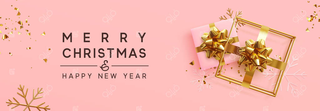 بنر تعطیلات: کریسمس مبارک و سال نو فرخنده. طراحی کریسمس با اشیای جشن واقعی، هدیه واقعی، مکعب توخالی به شکل هدیه، دانه‌های برف و کاغذ رنگی طلایی براق. پوستر افقی جشنواره‌ای