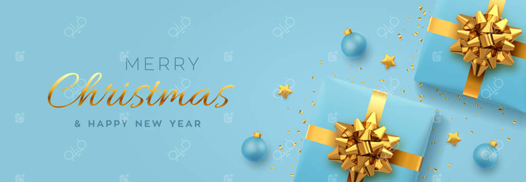 بنر کریسمس: جعبه‌های هدیه آبی با پاپیون طلایی، ستاره‌های زرین، توپ‌های تزئینی و اکلیل براق.