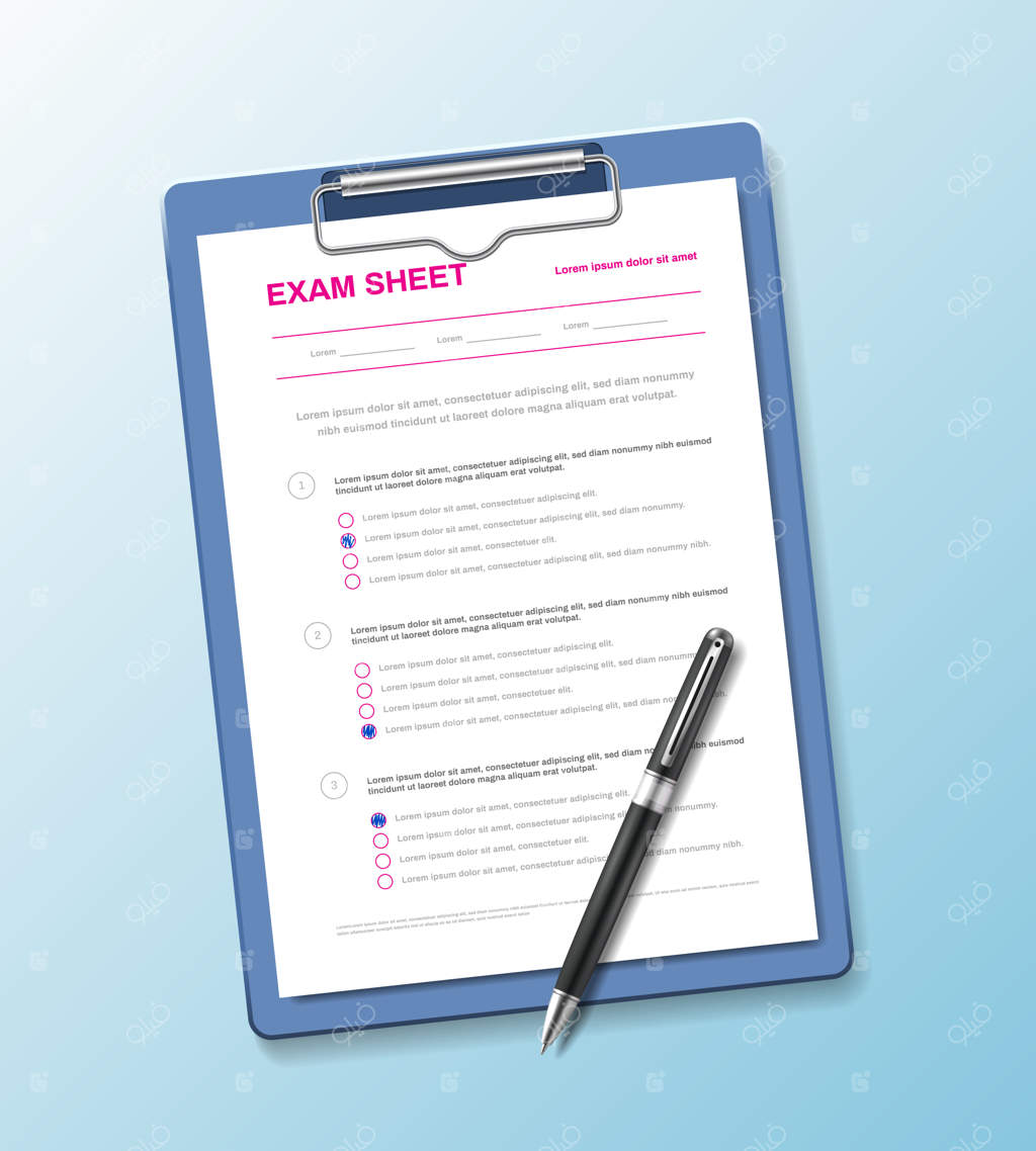 ترکیب سوالات امتحانی واقعی با برگه امتحانی روی تخته نگه‌دارنده و قلم